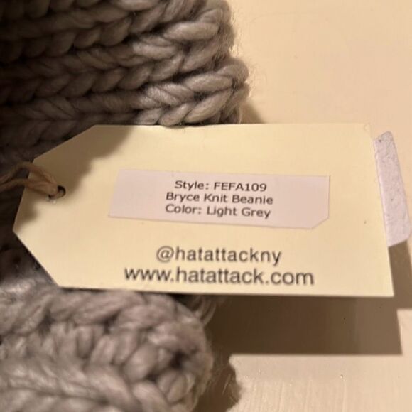 Hat Attack Womens Bryce Beanie Boggin Hat Light Gray Removeable Pom Pom NWT main image 2